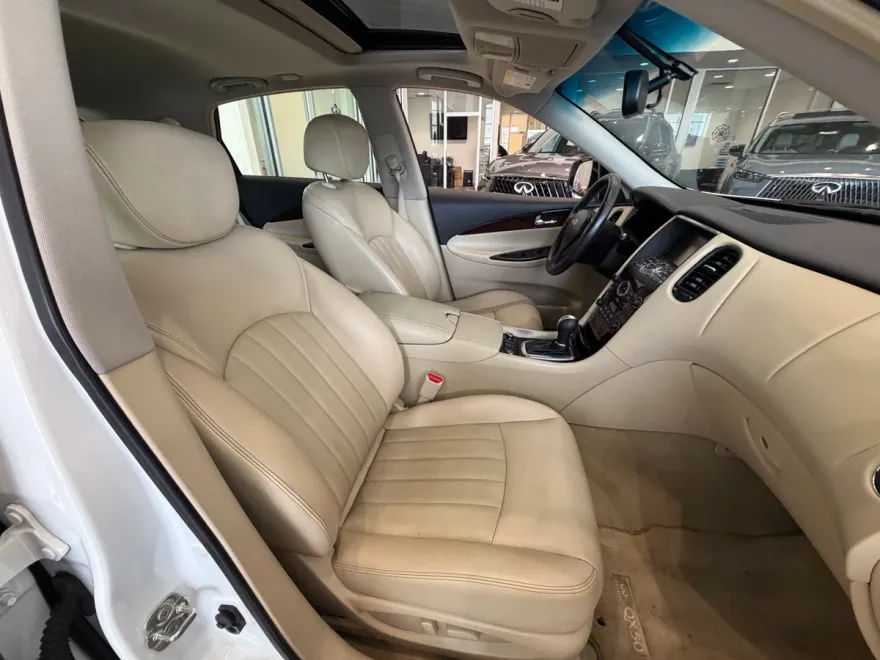 2017 Infiniti QX50 Base photo 1