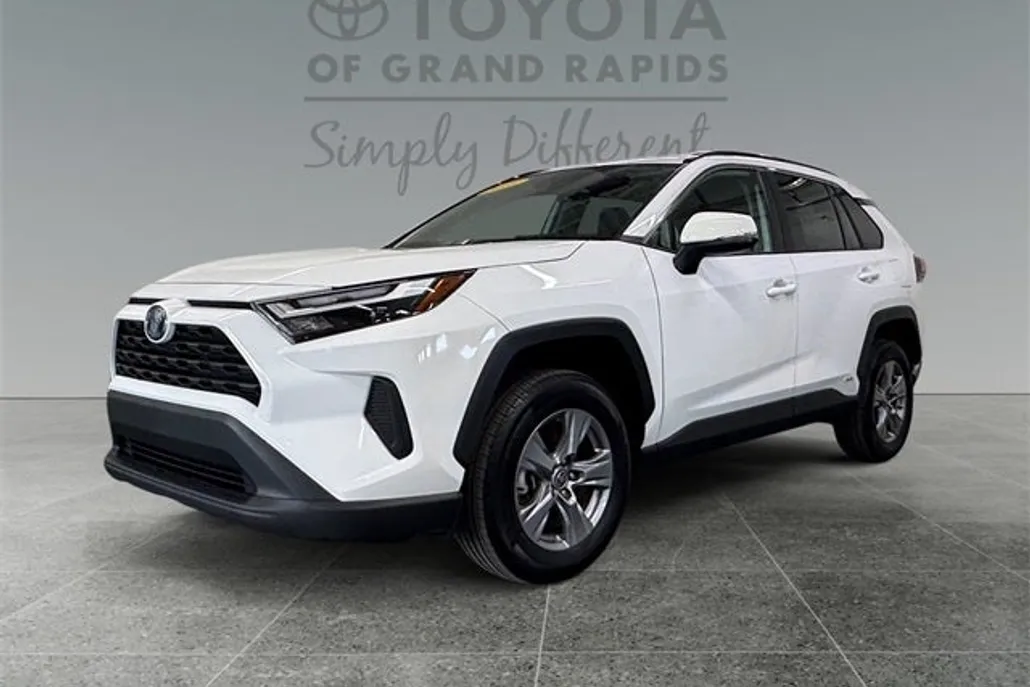 2023 Toyota RAV4 Hybrid XLE photo 1