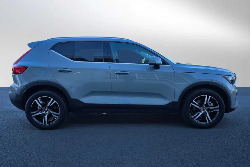 2024 Volvo XC40 Core photo 1