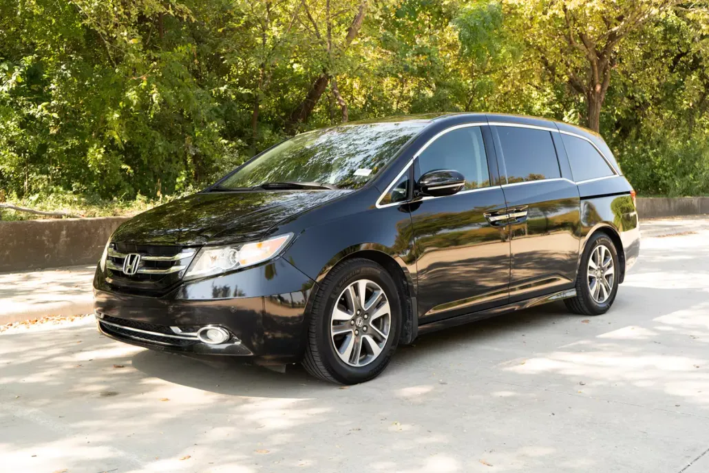 2015 Honda Odyssey Touring photo 1
