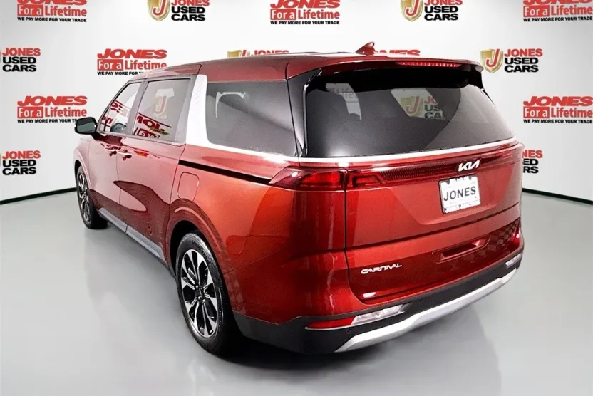 2023 Kia Carnival EX photo 1
