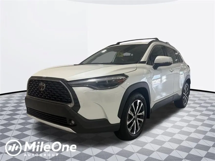2024 Toyota Corolla Cross XLE photo 1