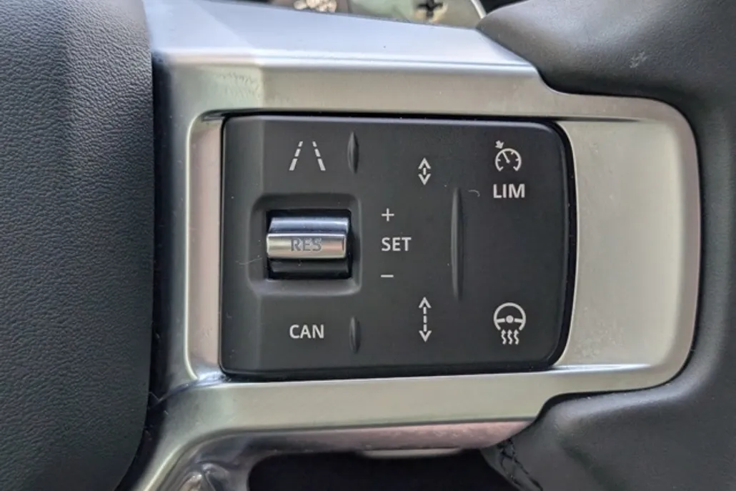 2024 Land Rover Discovery SE photo 1