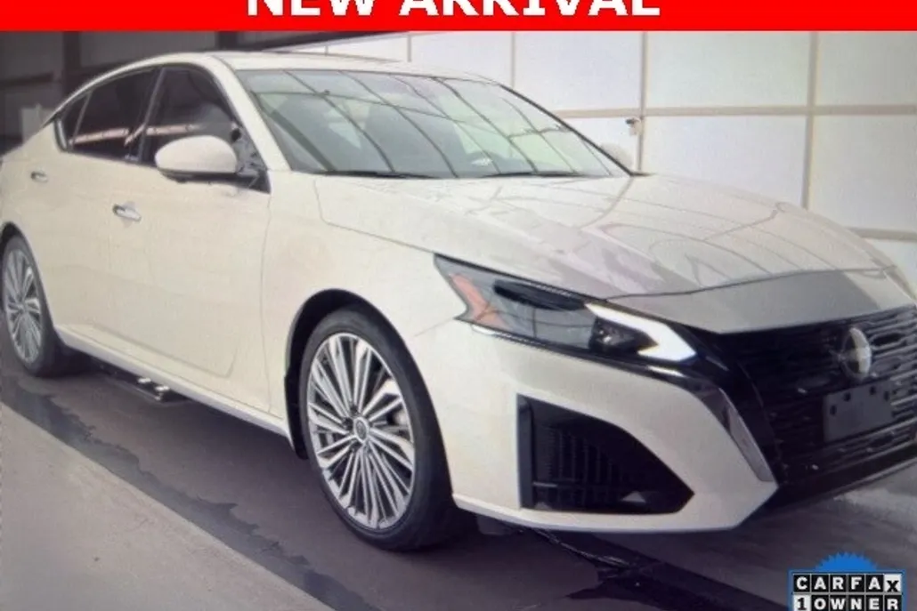 2023 Nissan Altima 2.5 SL photo 1