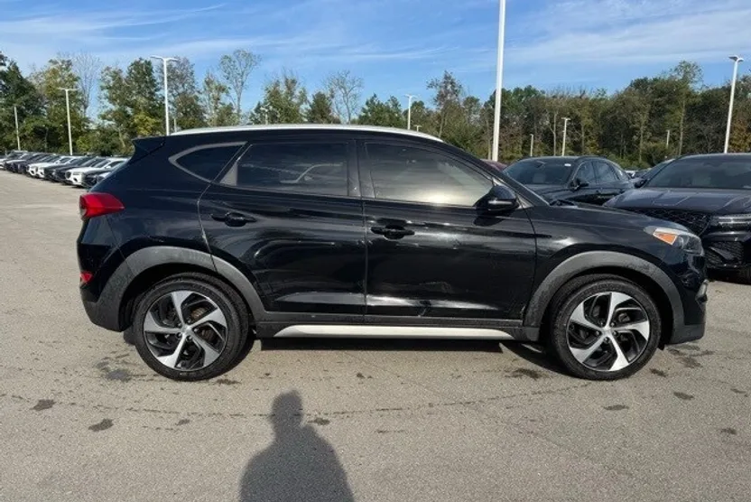 2017 Hyundai Tucson Sport photo 1