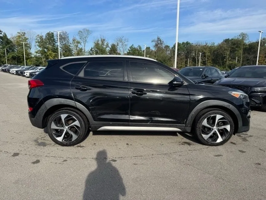 2017 Hyundai Tucson Sport photo 1