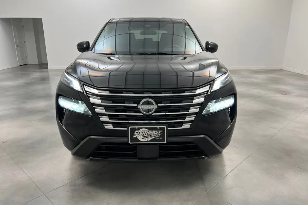 2024 Nissan Rogue SV photo 1