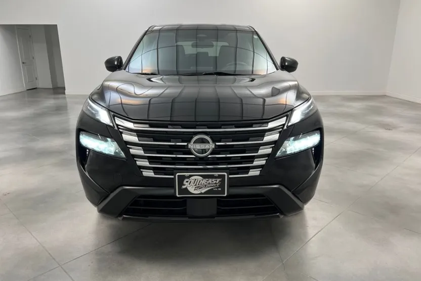 2024 Nissan Rogue SV photo 1