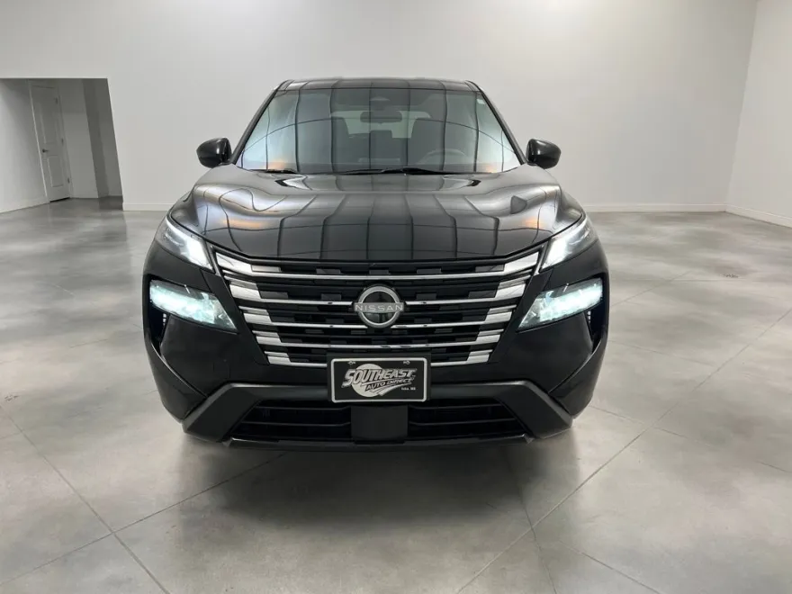 2024 Nissan Rogue SV photo 1