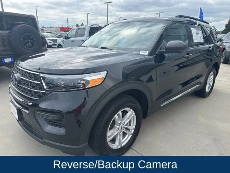 2023 Ford Explorer XLT photo 1