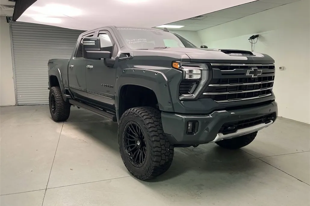 2025 Chevrolet Silverado 2500HD LTZ photo 1