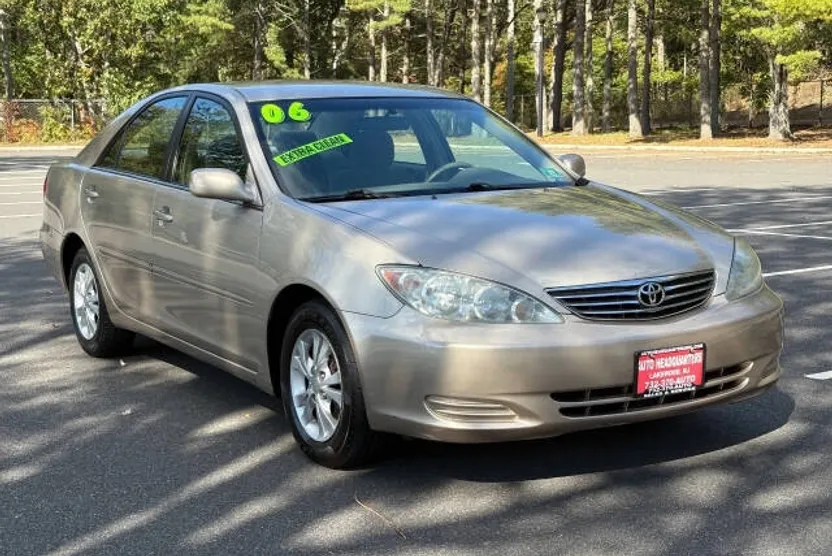 2006 Toyota Camry LE V6 photo 1