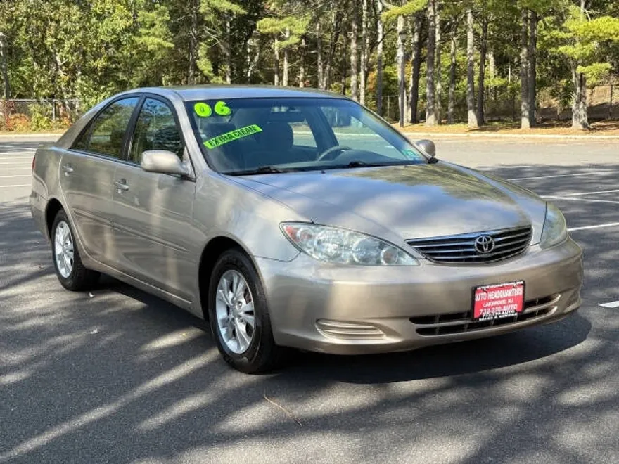 2006 Toyota Camry LE V6 photo 1