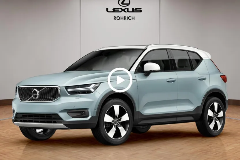 2022 Volvo XC40 Momentum photo 1