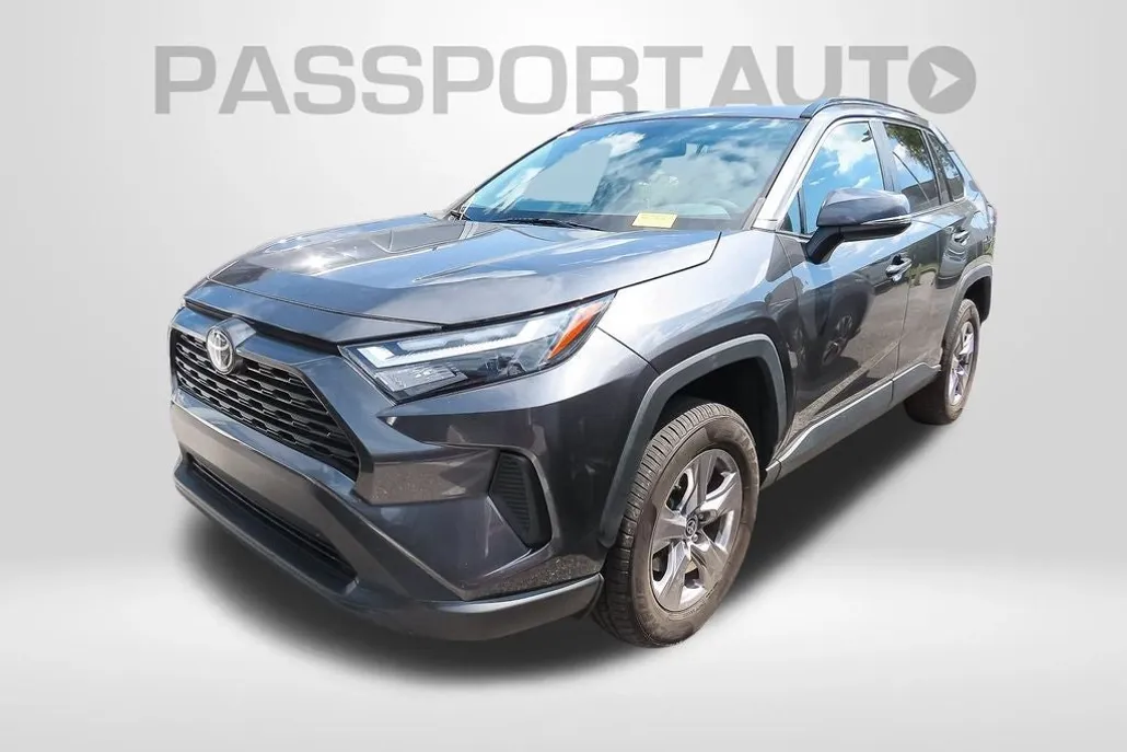 2023 Toyota RAV4 XLE photo 1