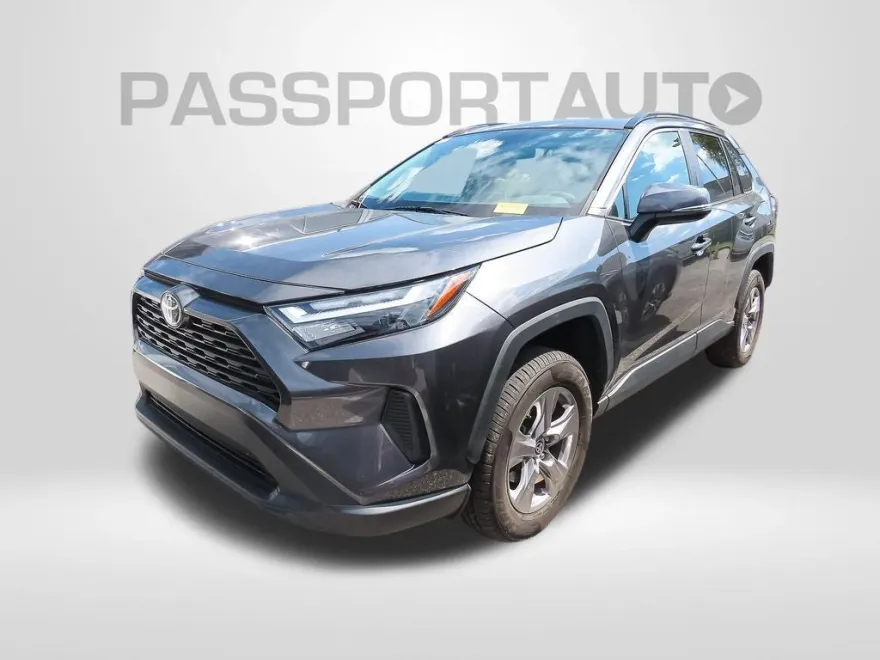 2023 Toyota RAV4 XLE photo 1