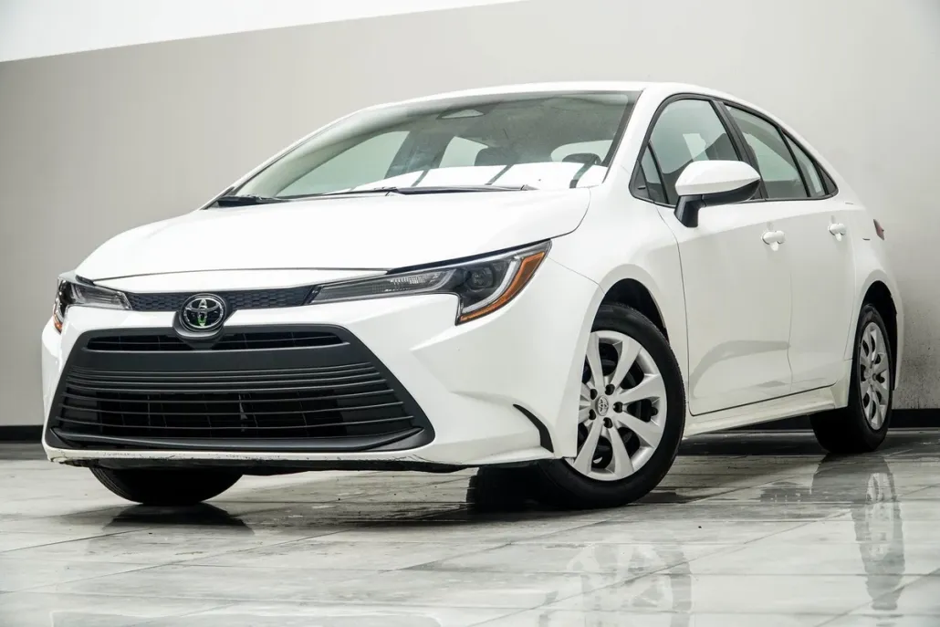 2024 Toyota Corolla LE photo 1