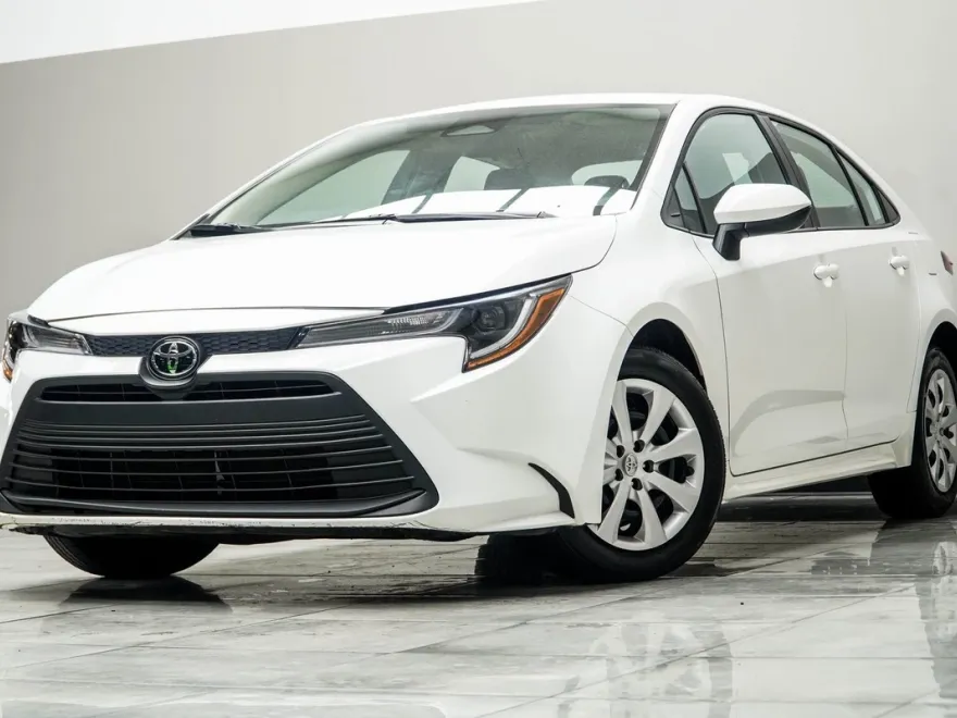 2024 Toyota Corolla LE photo 1