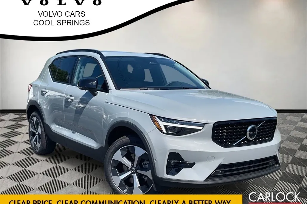 2026 Volvo XC40 Plus photo 1