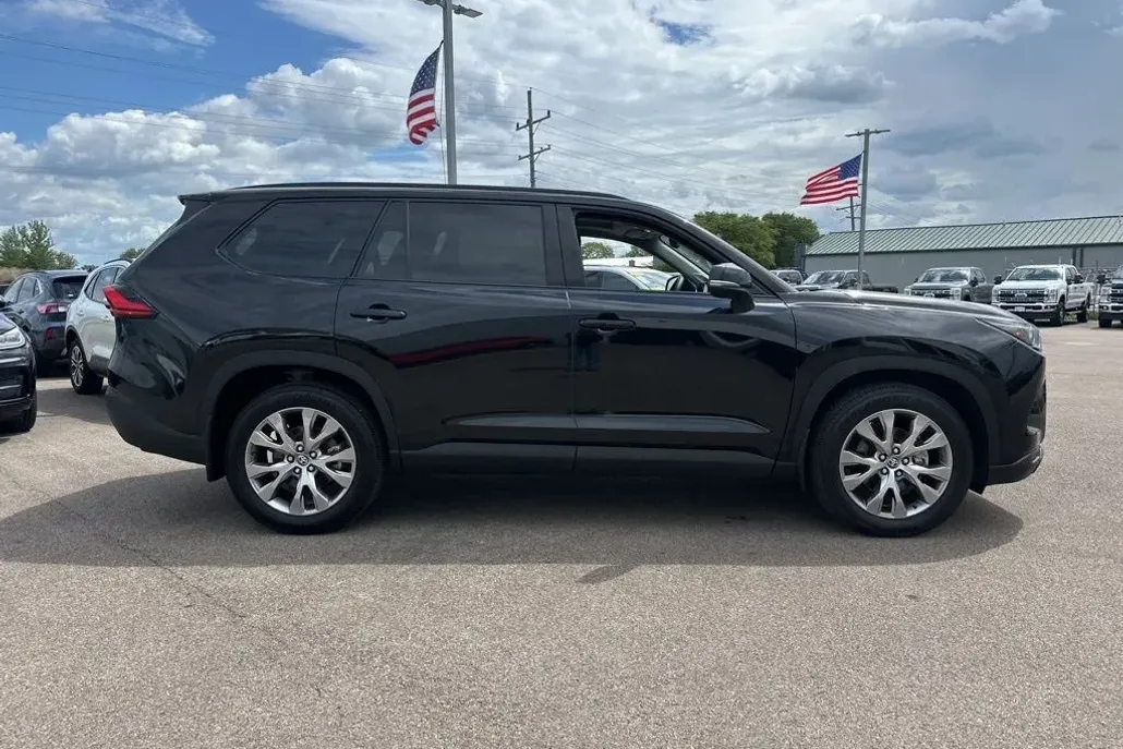2024 Toyota Grand Highlander Limited photo 1