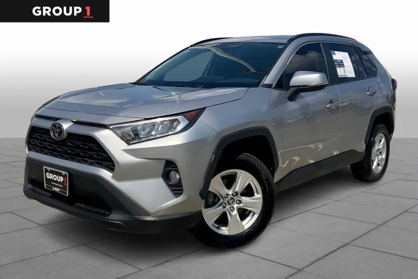 2020 Toyota RAV4 XLE photo 1