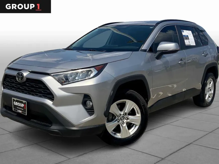 2020 Toyota RAV4 XLE photo 1