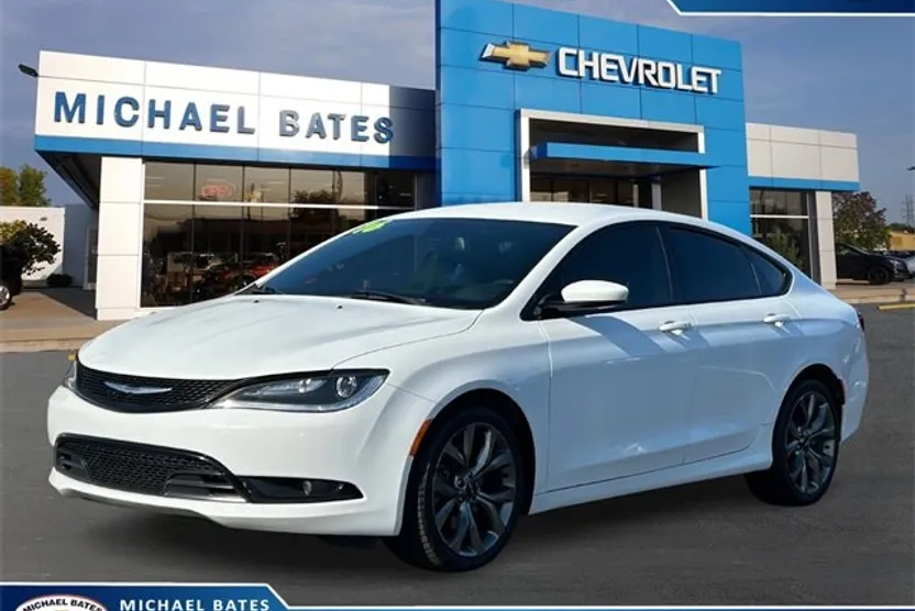 2016 Chrysler 200 S photo 1