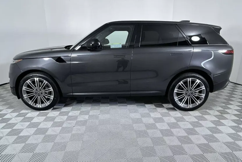 2025 Land Rover Range Rover Sport SE photo 1