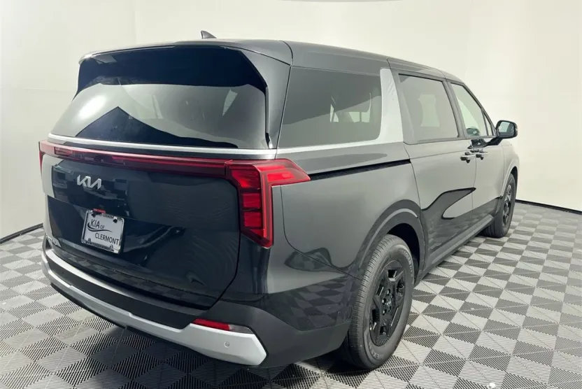 2026 Kia Carnival LX photo 1