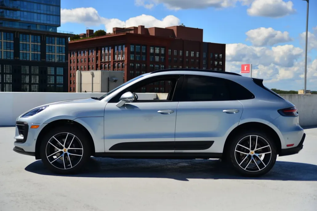 2026 Porsche Macan T photo 1