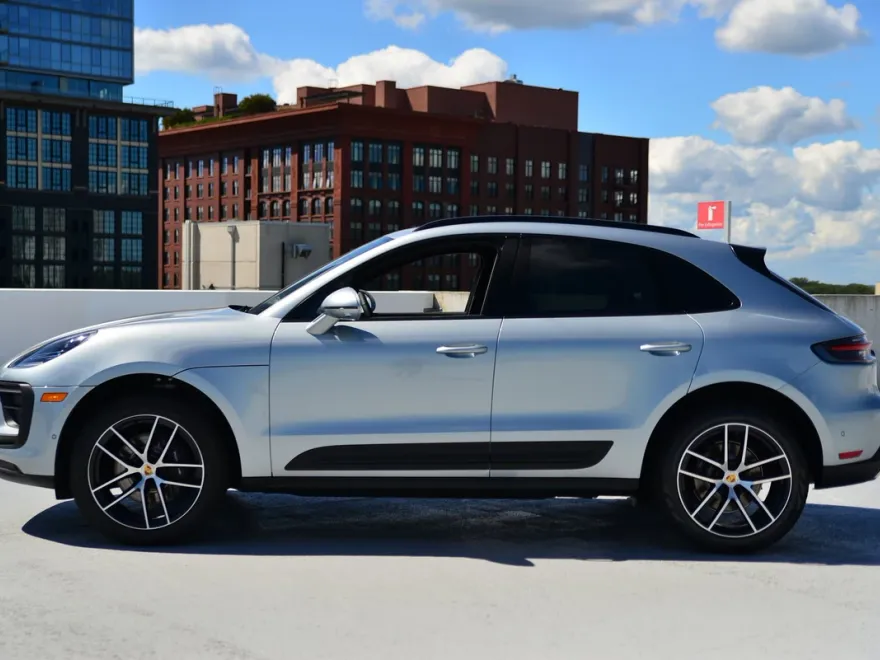 2026 Porsche Macan T photo 1