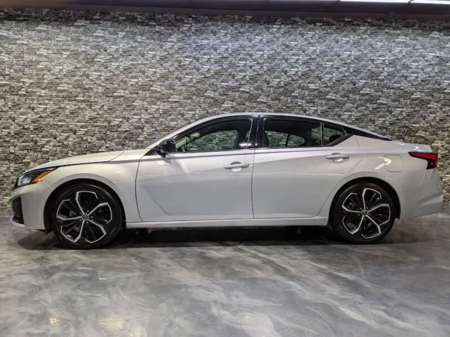 2024 Nissan Altima 2.5 SR photo 1