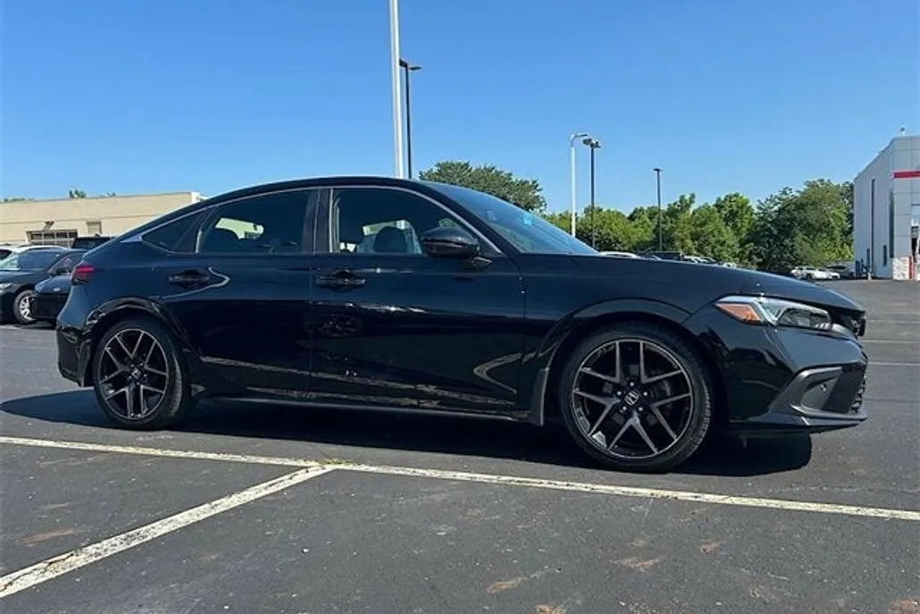 2022 Honda Civic Hatchback Sport Touring photo 1