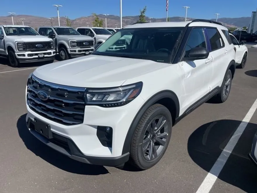 2025 Ford Explorer photo 1