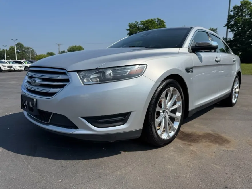 2017 Ford Taurus Limited photo 1