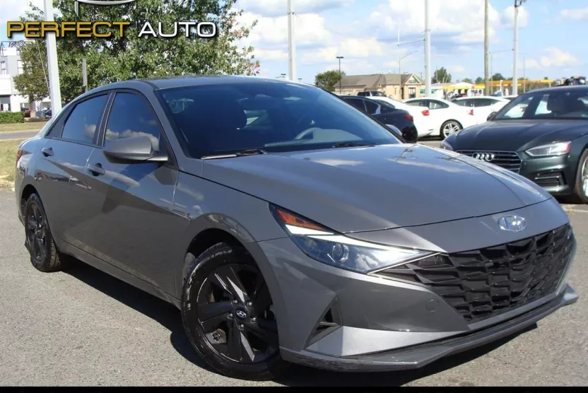 2023 Hyundai Elantra SEL photo 1