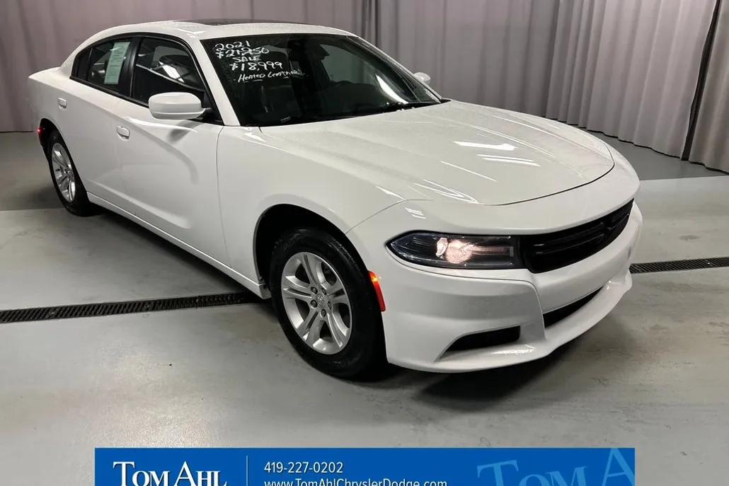 2021 Dodge Charger SXT photo 1
