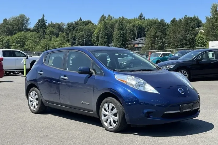 2017 Nissan Leaf S photo 1