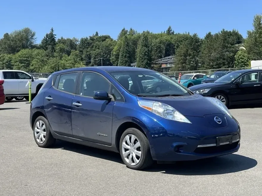 2017 Nissan Leaf S photo 1