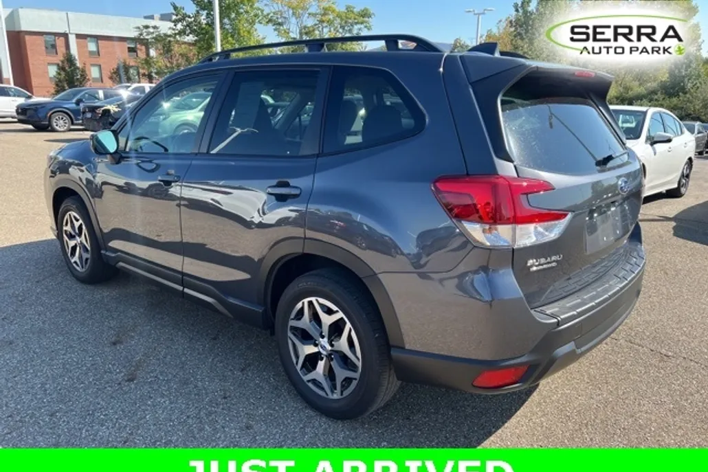 2022 Subaru Forester Premium photo 1