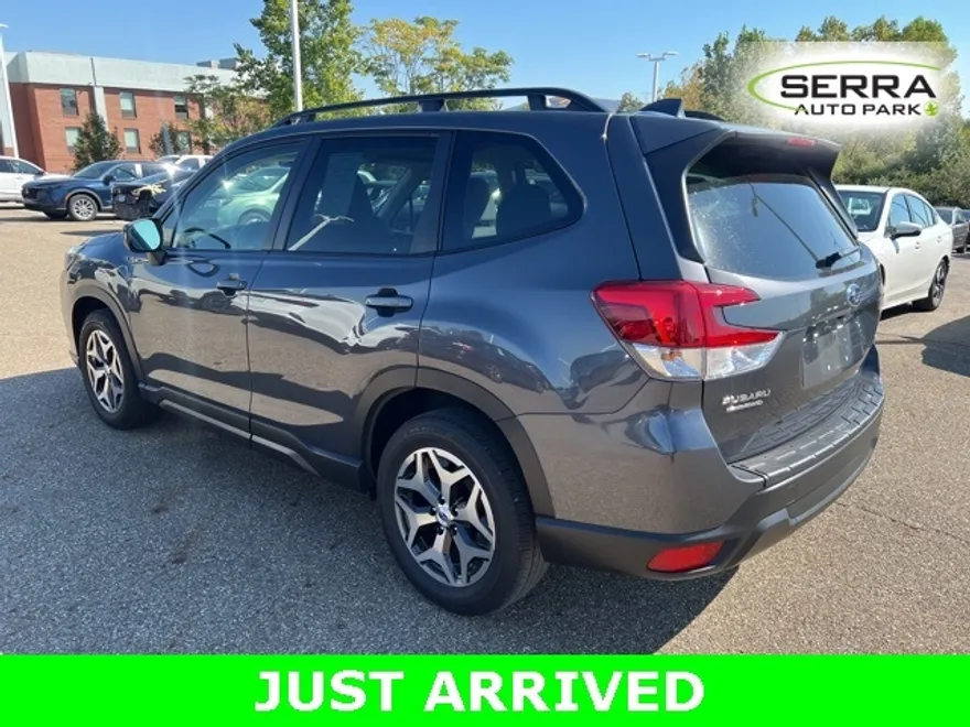 2022 Subaru Forester Premium photo 1