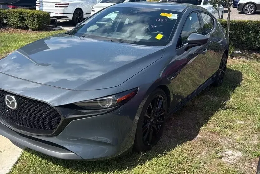 2019 Mazda Mazda3 Premium Hatchback photo 1
