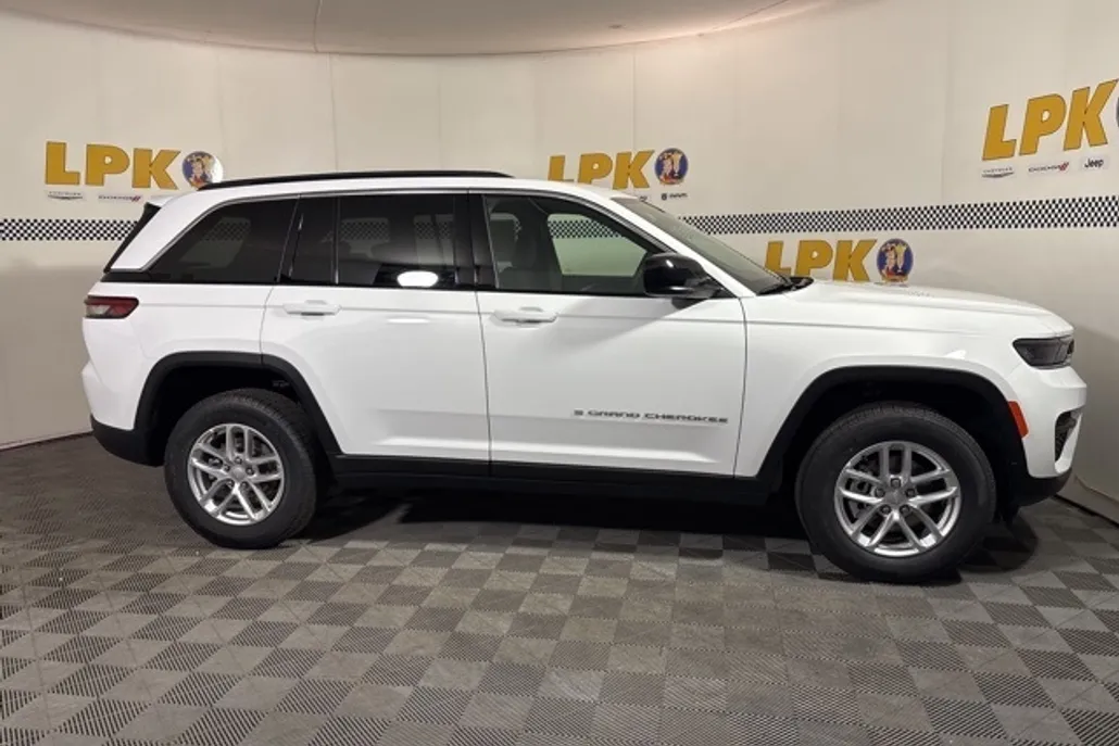 2025 Jeep Grand Cherokee Laredo X photo 1