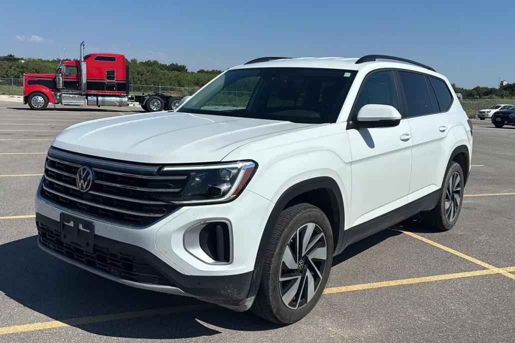 2024 Volkswagen Atlas SE Technology photo 1