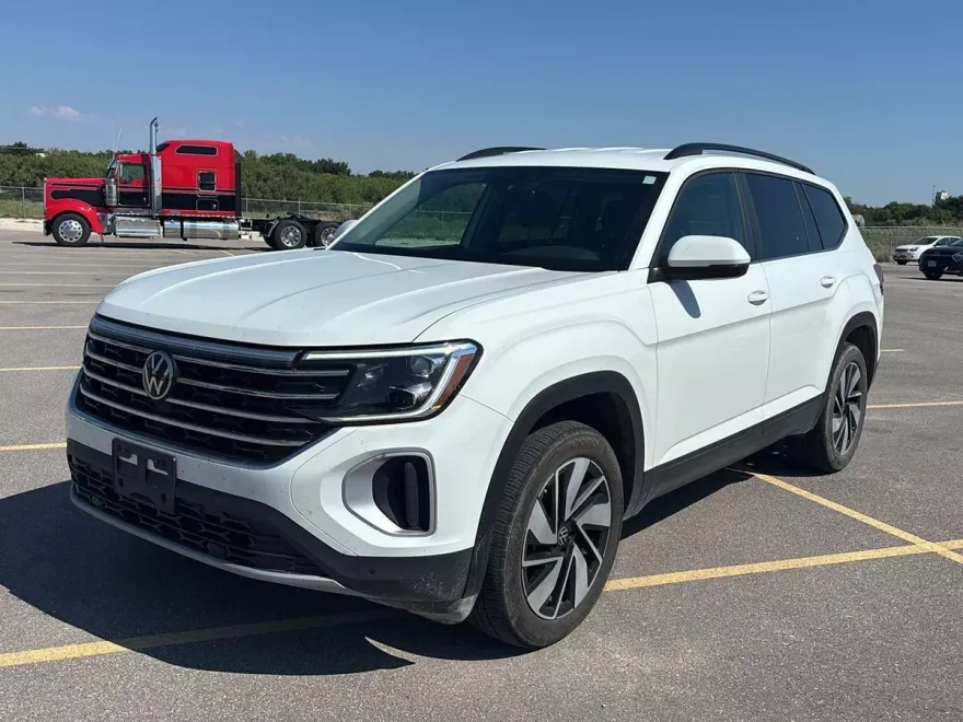 2024 Volkswagen Atlas SE Technology photo 1