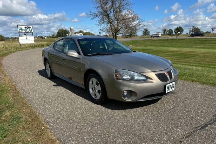 2006 Pontiac Grand Prix Sedan photo 1
