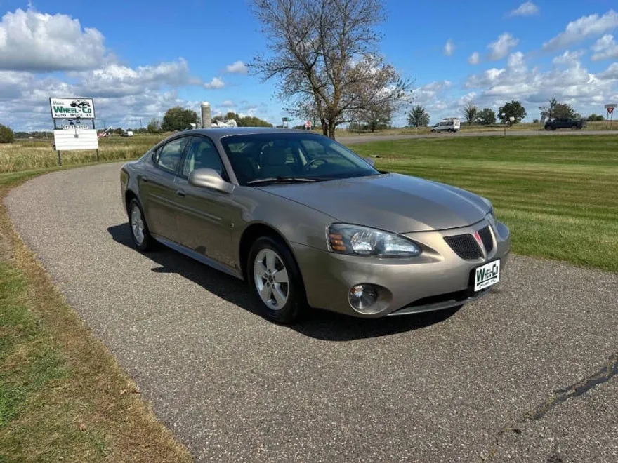 2006 Pontiac Grand Prix Sedan photo 1