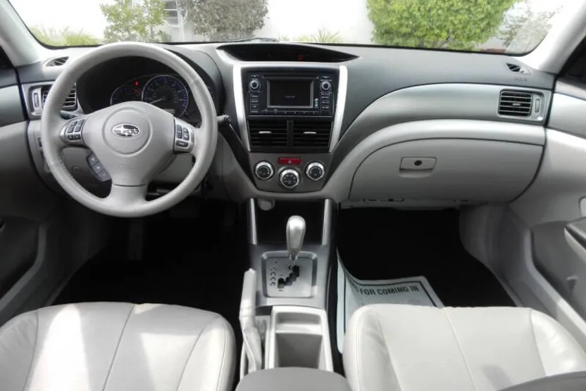 2012 Subaru Forester 2.5X Limited photo 1