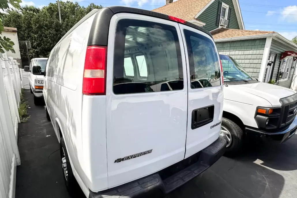 2005 Chevrolet Express 2500 Cargo photo 1