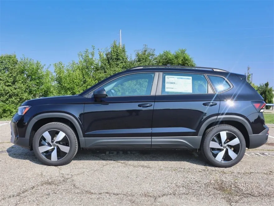 2025 Volkswagen Taos S photo 1